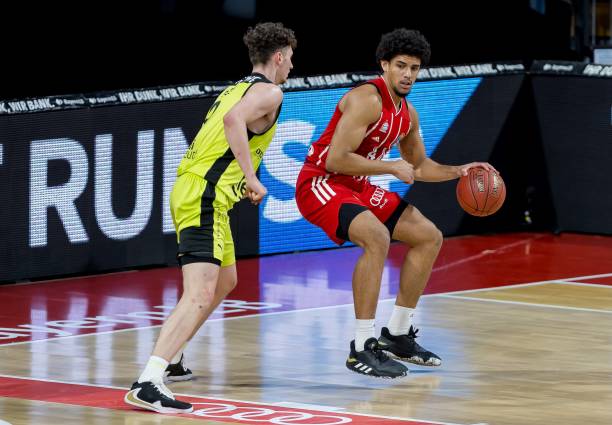 证了他在球 证了他在球